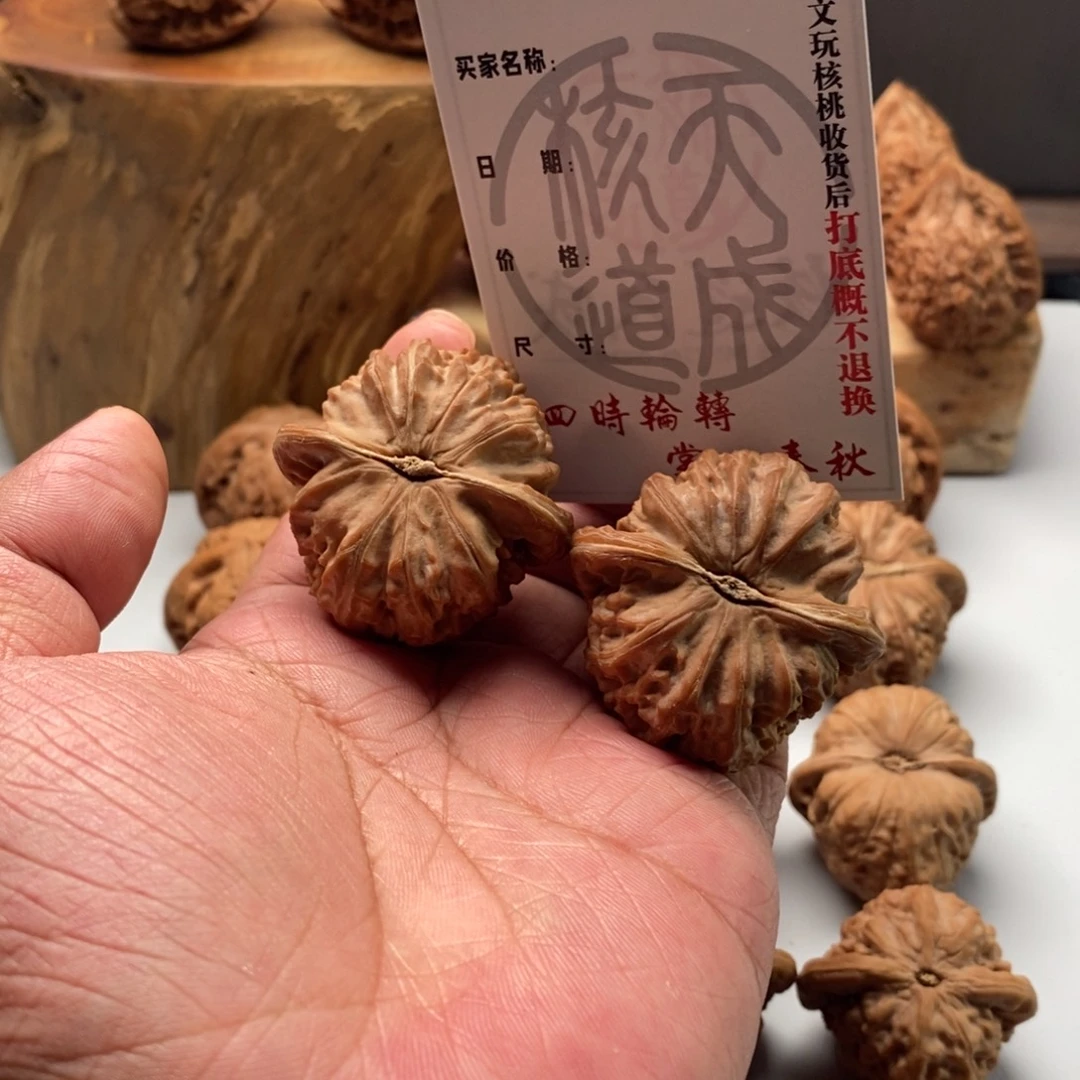 ️***吊坠桃核白狮子41尺寸