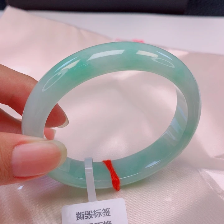 翡翠未镶嵌手镯（贵妃镯）