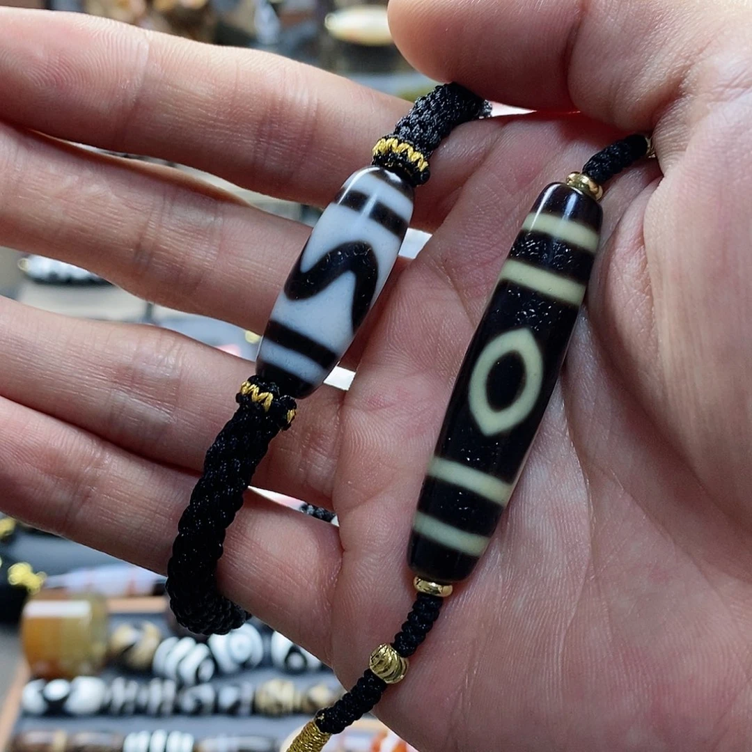 未镶嵌颈饰玛瑙/玉髓。*