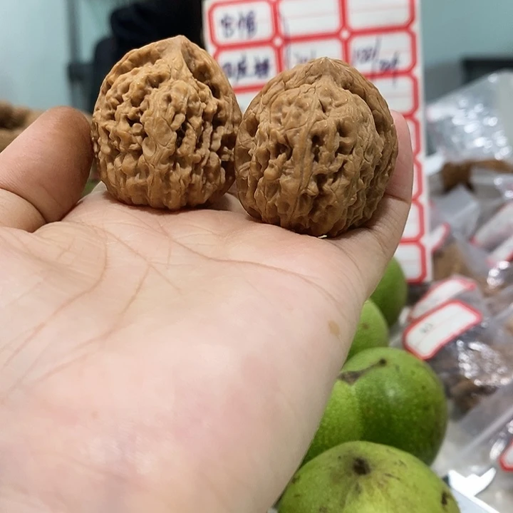 爱***辑文玩核桃吊坠蚂蚁王33+小黄尖