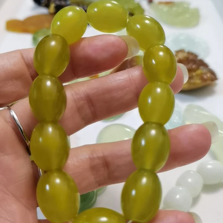 蛇纹石玉未镶嵌吊坠