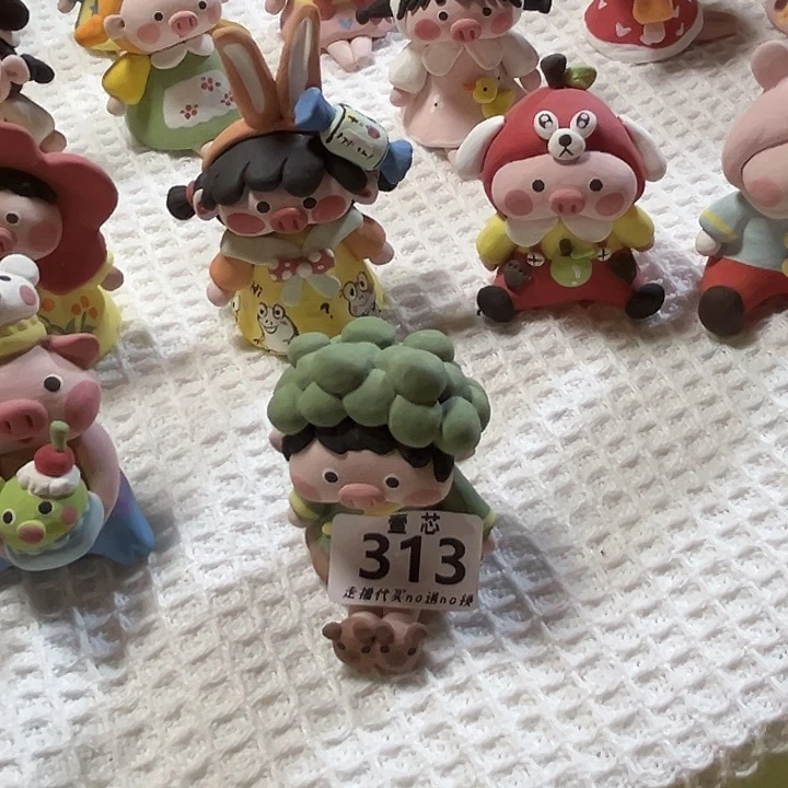 月***影摆件景德镇陶瓷摆件猪猪猪猪