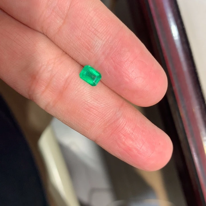 祖母绿裸石未镶嵌0.94克拉