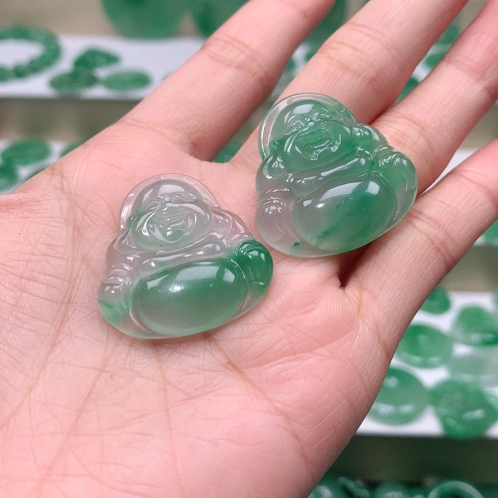 颈饰未镶嵌石英质玉?**茄