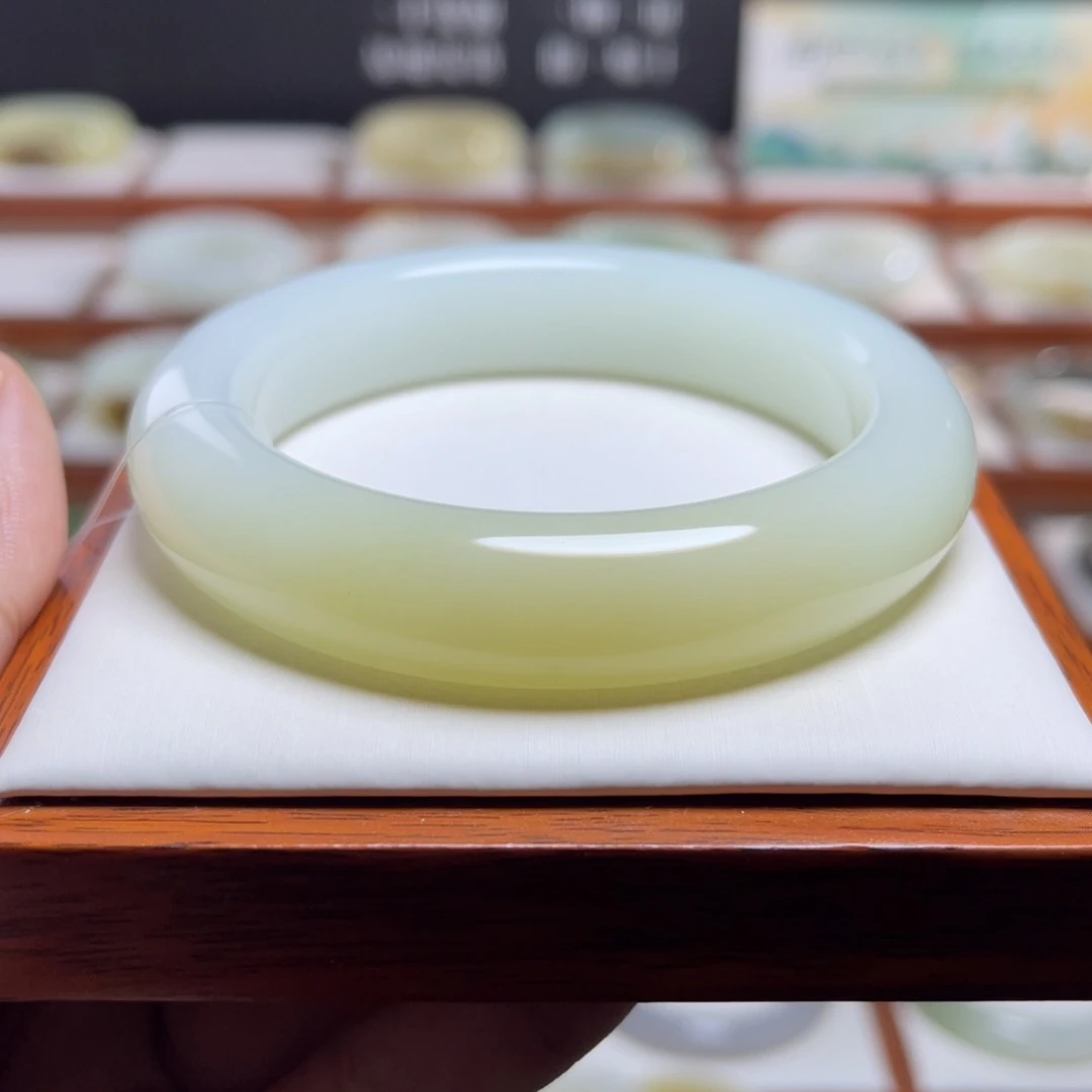 【闪购商品】和田玉手镯未镶嵌茶**岩
