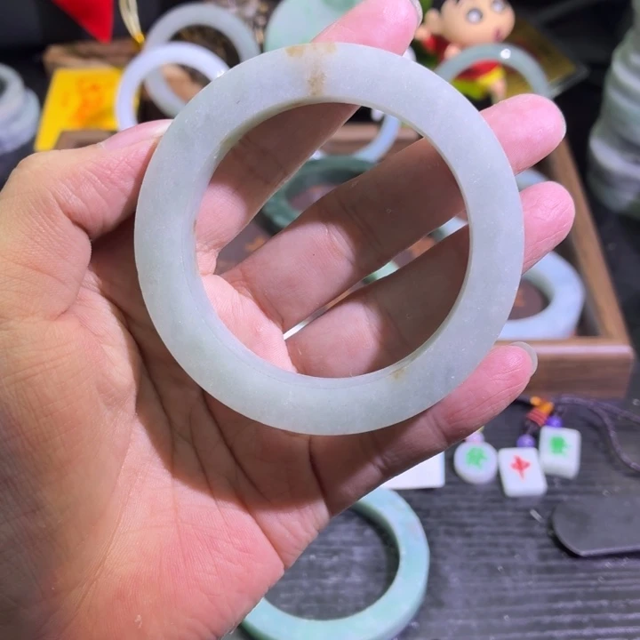 定制翡翠未镶嵌天然翡翠A货毛胚手镯