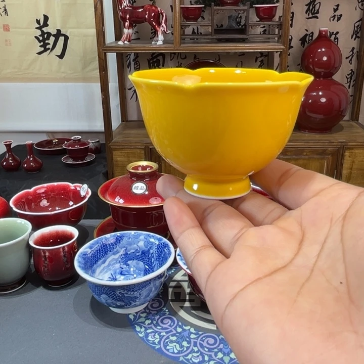 景德镇浅行窑花朵杯