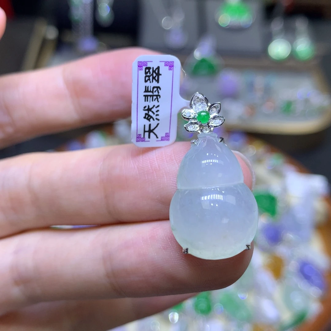 翡翠18K金镶嵌颈饰翡翠吊坠项链