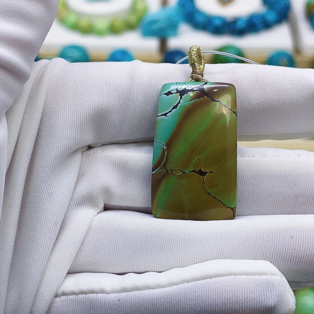 绿松石未镶嵌颈饰