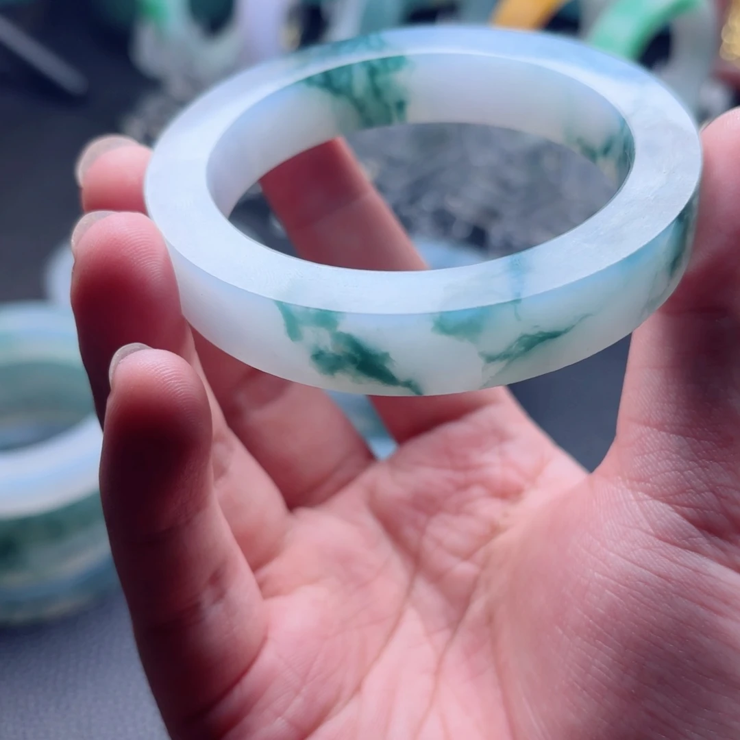 用***8定制翡翠未镶嵌手镯