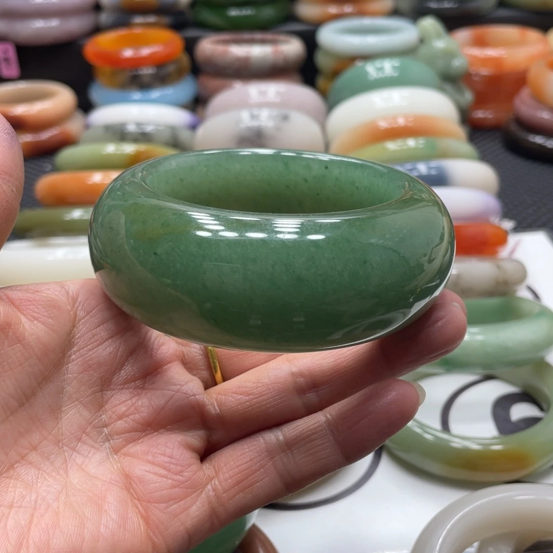 石英岩玉未镶嵌手镯