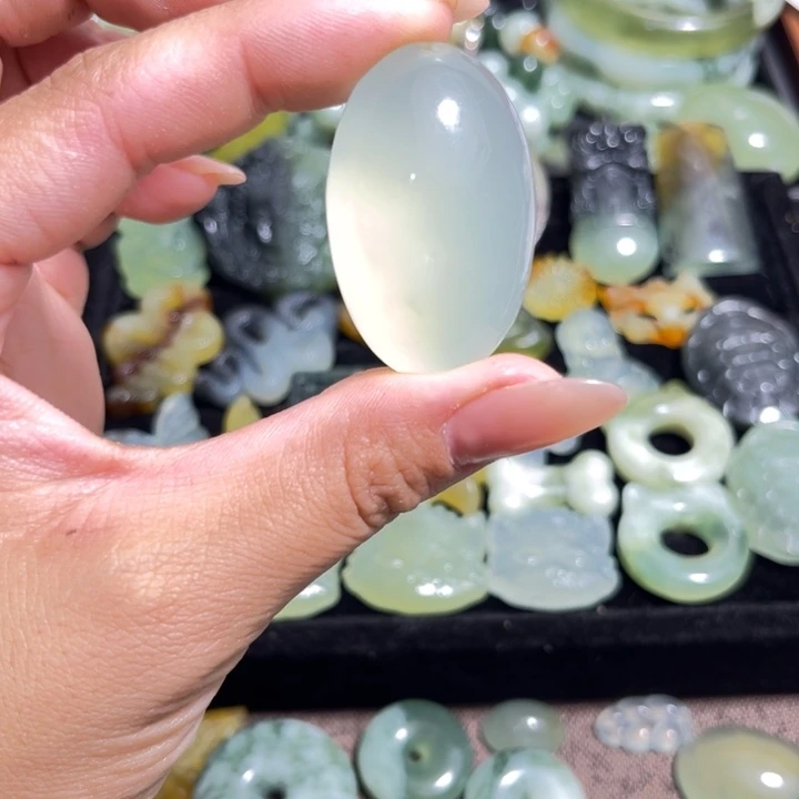 合金蛇纹石玉颈饰