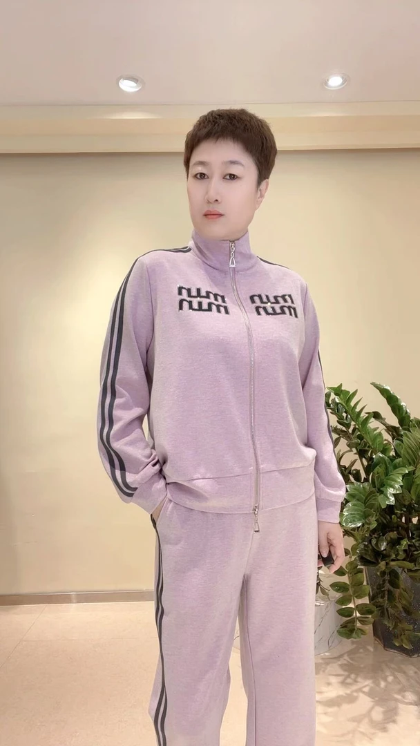 嘉莉丹-76453#新款立领带字母烫钻休闲显瘦款套装