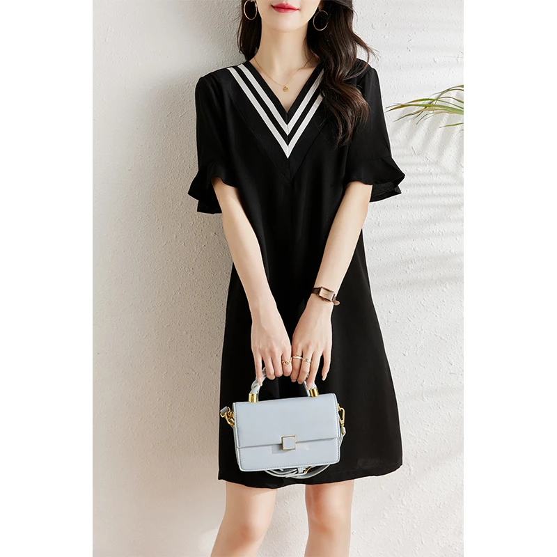 夏季2025新款韩版宽松遮肚显瘦胖mm大码气质V领雪纺直筒连衣裙女