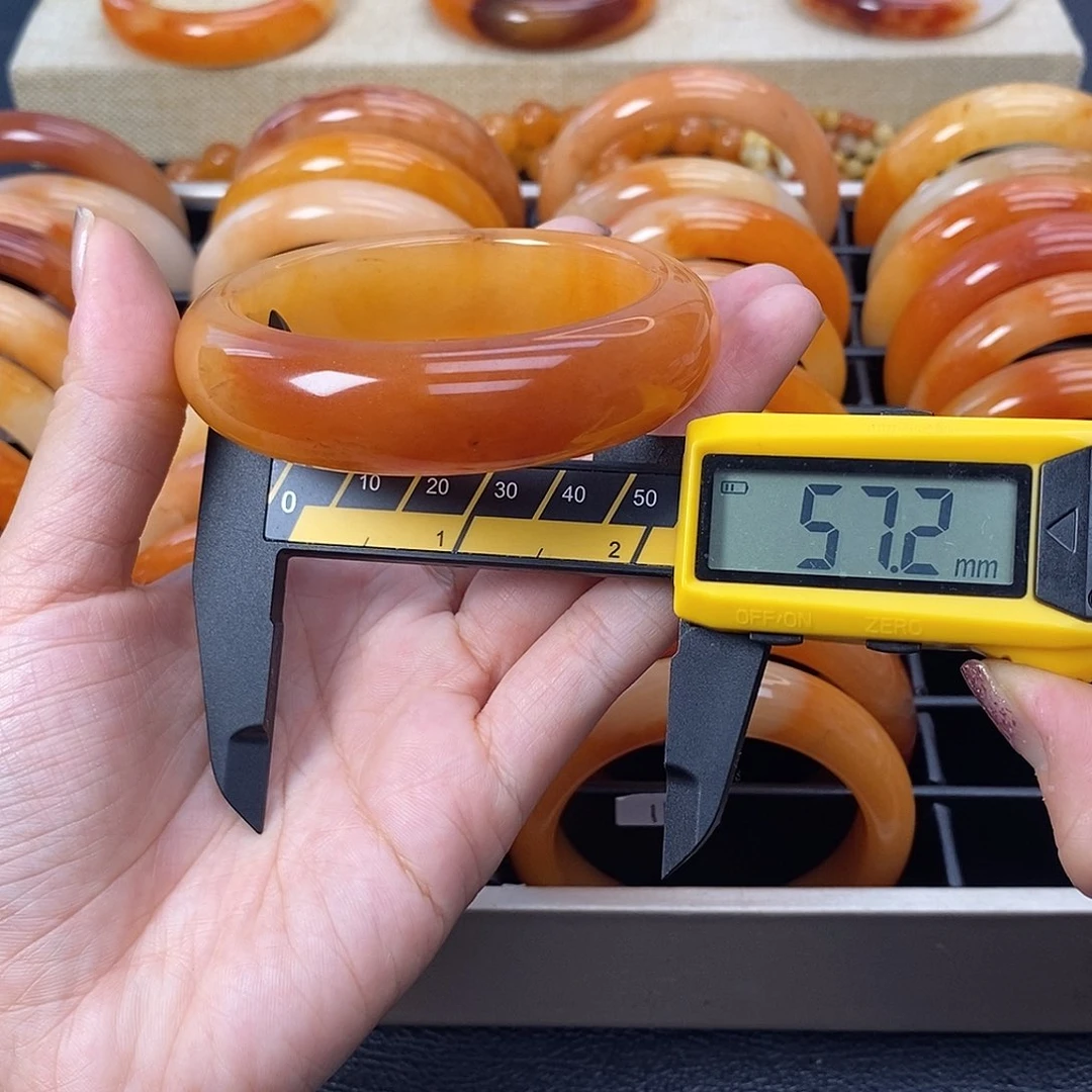 未镶嵌石英质玉（黄龙玉）手镯117号