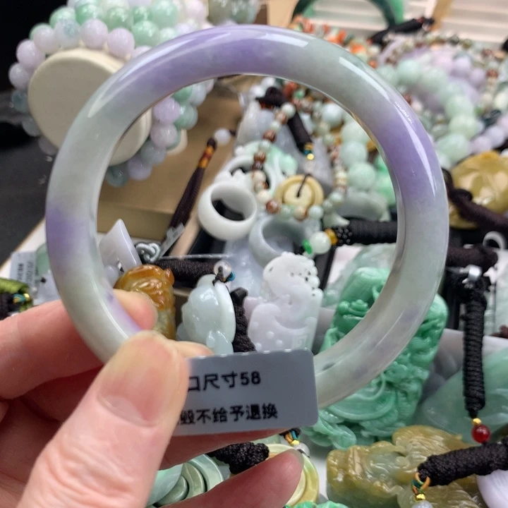 翡翠手镯未镶嵌吊坠