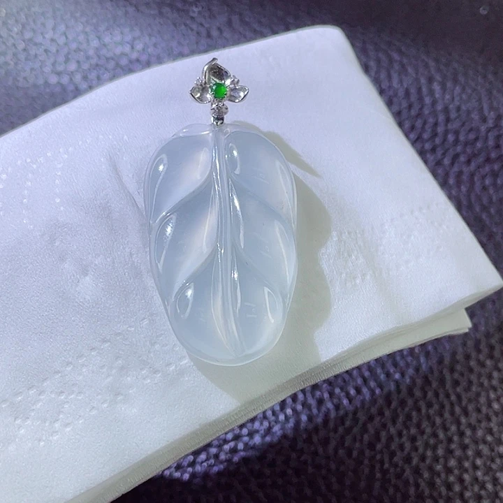 翡翠颈饰18K金镶嵌翡翠