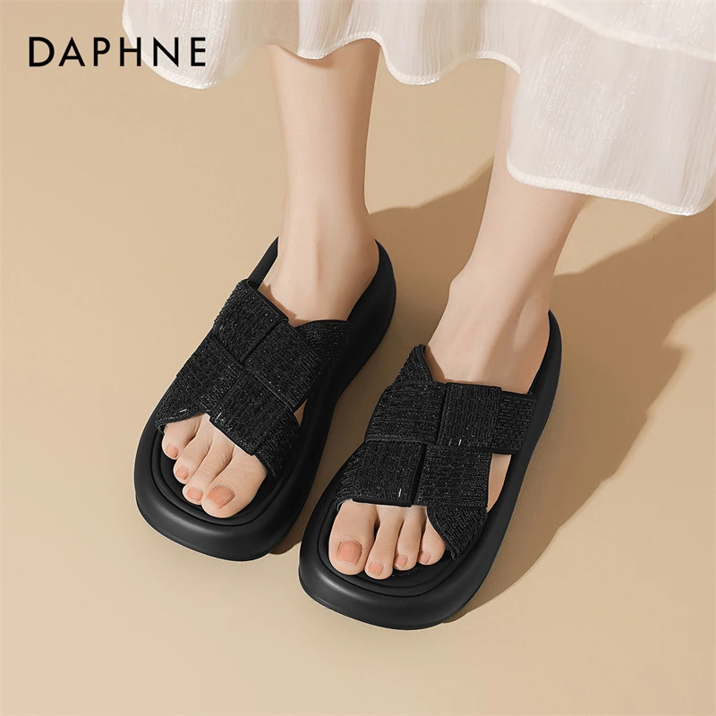 达芙妮2025夏季新款女士休闲凉拖水钻网红时尚百搭外穿厚底凉拖鞋