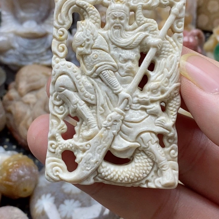 硅化珊瑚（珊瑚玉）颈饰未镶嵌