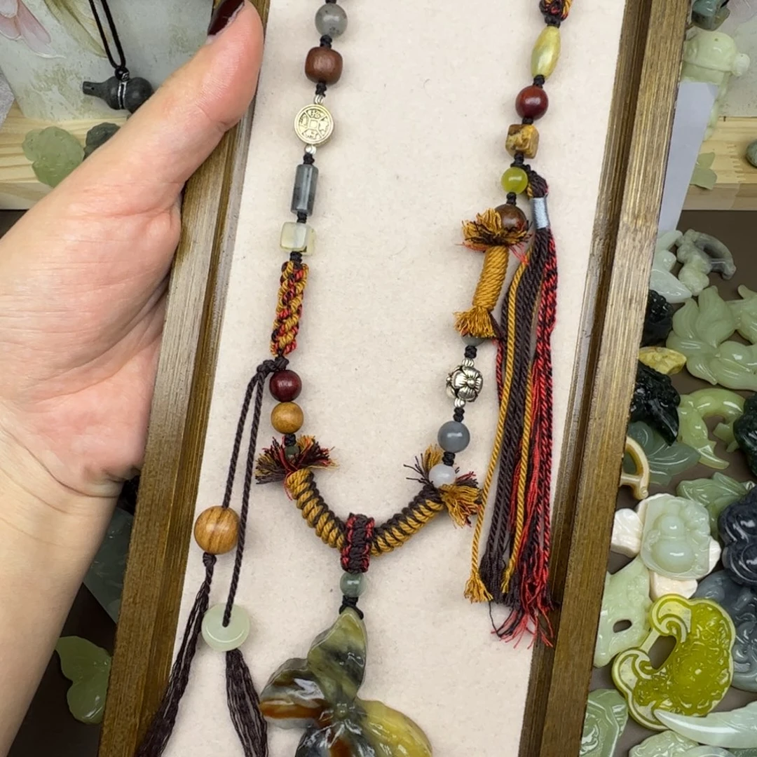 @****蛇纹石玉未镶嵌颈饰