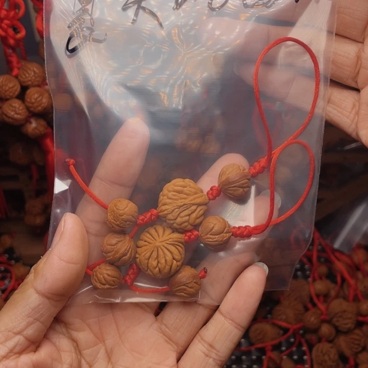 木质类龙纹桃枭挂件