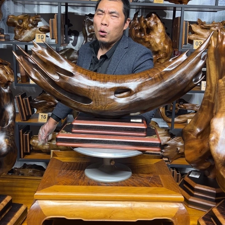 佬***们金丝楠自然艺术摆件