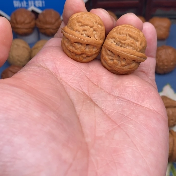 文玩核桃把件玉石方尊