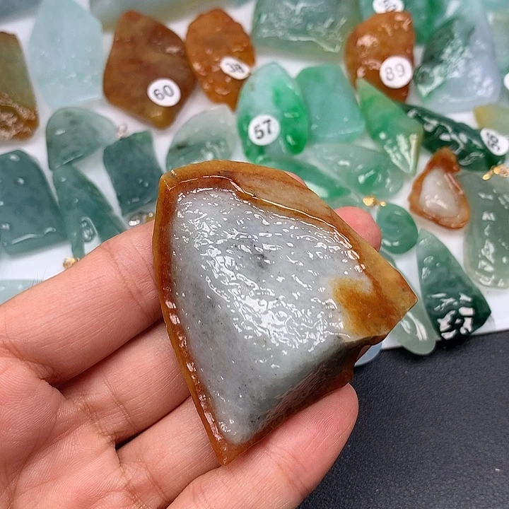 翡翠未镶嵌颈饰随型