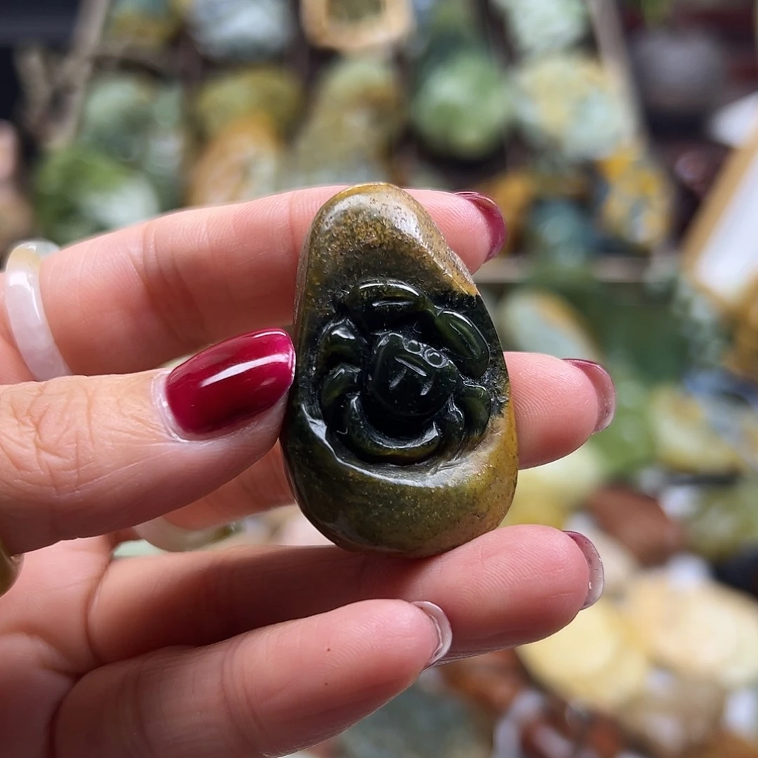 岫岩河磨玉（透闪石质玉）未镶嵌颈饰河磨玉螃蟹