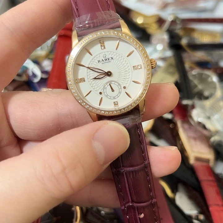 ヾ***在钢牛皮（革）钢石英机芯