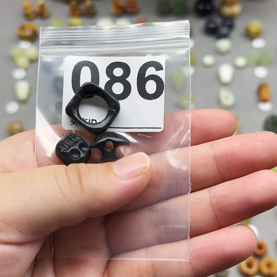 M***人蛇纹石玉未镶嵌配珠