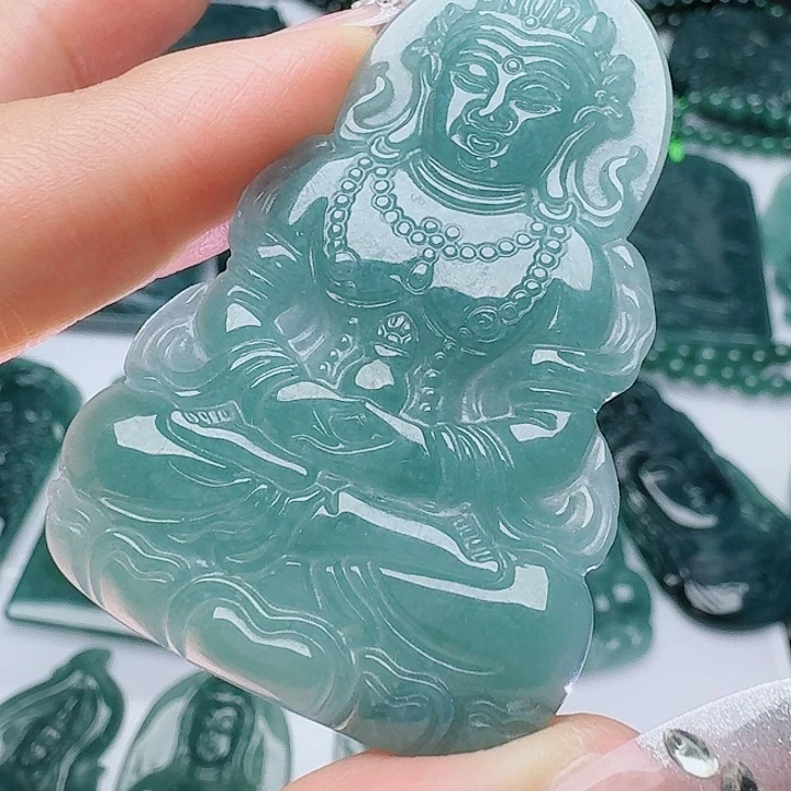 翡翠未镶嵌颈饰多样性发其一