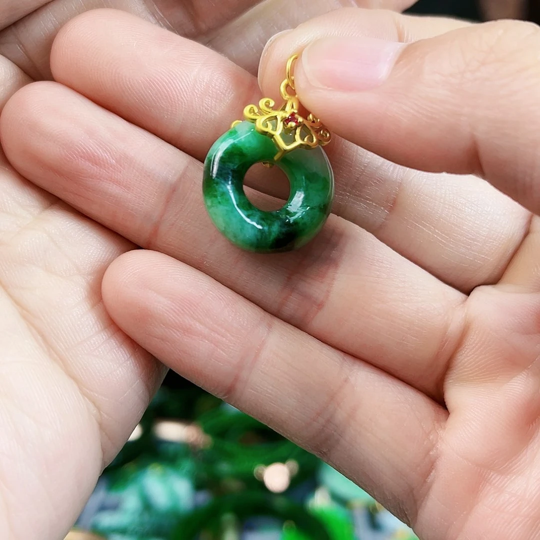 翡翠颈饰未镶嵌吊坠多样性