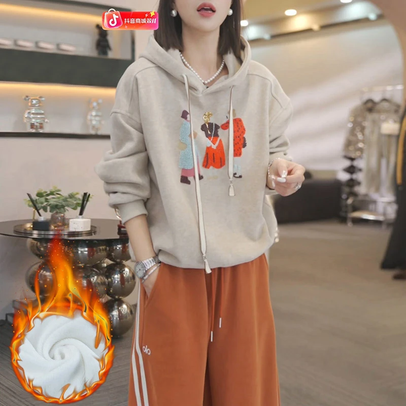 2025冬季加绒保暖连帽卫衣女款宽松时尚衣服钉珠设计洋气减龄上衣