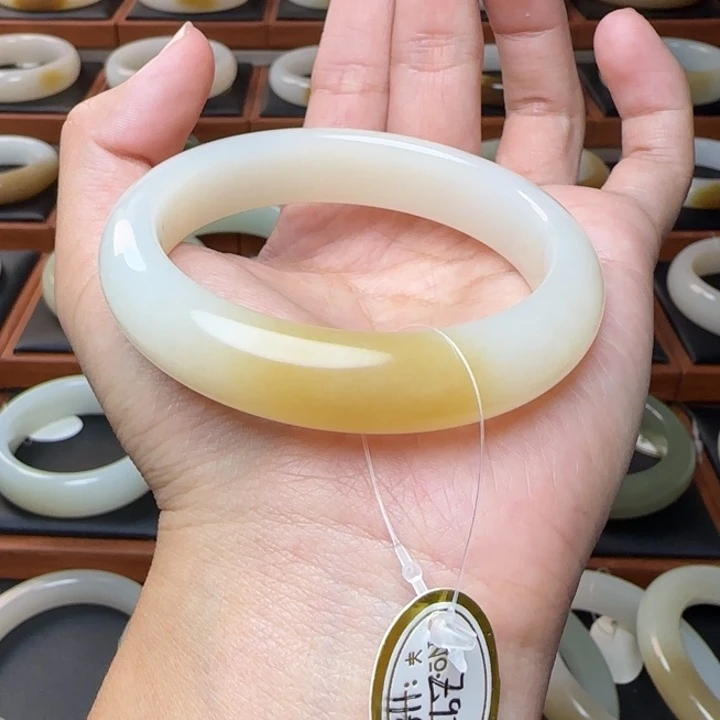 和田玉未镶嵌手镯暖白底金糖55.5