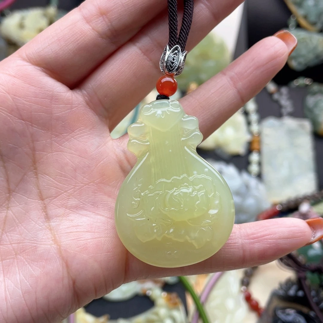 蛇纹石玉颈饰未镶嵌