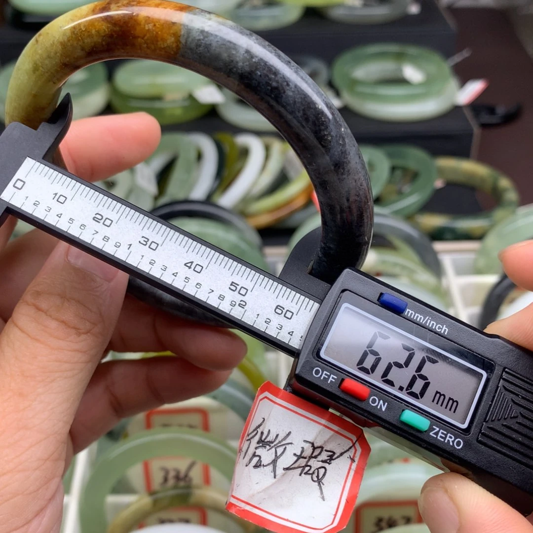 蛇纹石玉未镶嵌手镯352