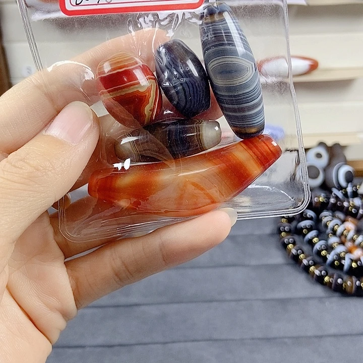 青***泪玛瑙/玉髓未镶嵌颈饰