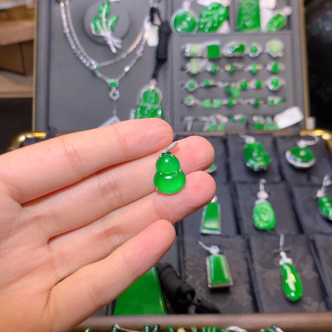 吊坠(不含链)18K金镶嵌翡翠葫芦吊坠