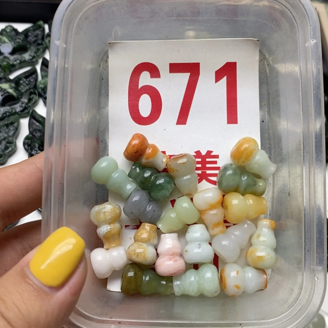 透闪石-蛇纹石玉未镶嵌挂坠