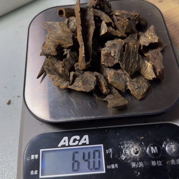 潜***影香榧木紫罗兰沉水两面刮64克，糖结沉水树钉36克