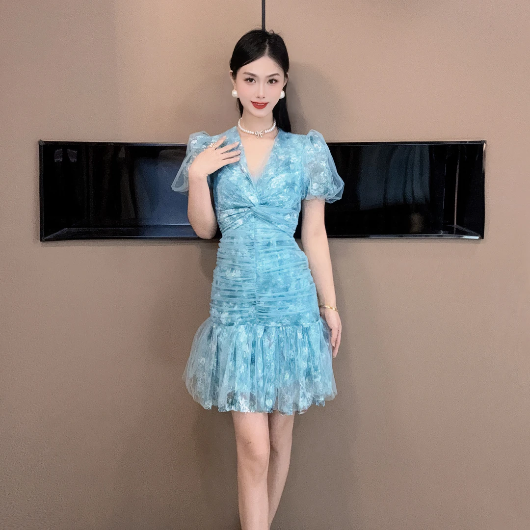 新款显瘦气质高腰法式蓝色包臀设计感小众修身连衣裙夏季裙子蕾丝