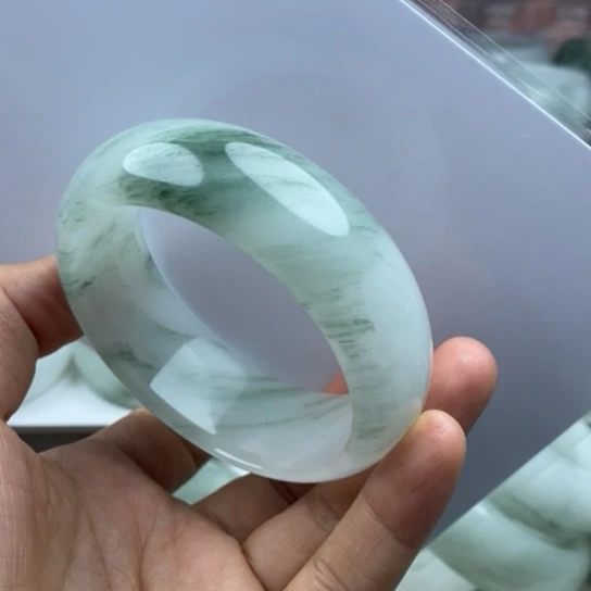 穿****未镶嵌手镯石英质玉（金丝玉）