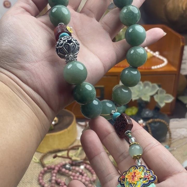 蛇纹石玉未镶嵌手持