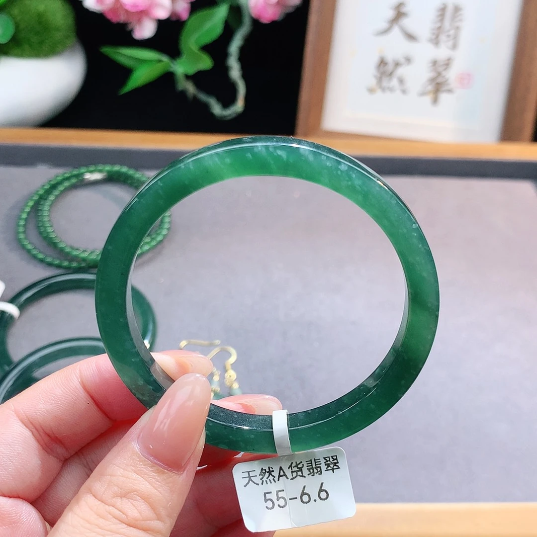 未镶嵌手镯（圆镯）翡翠