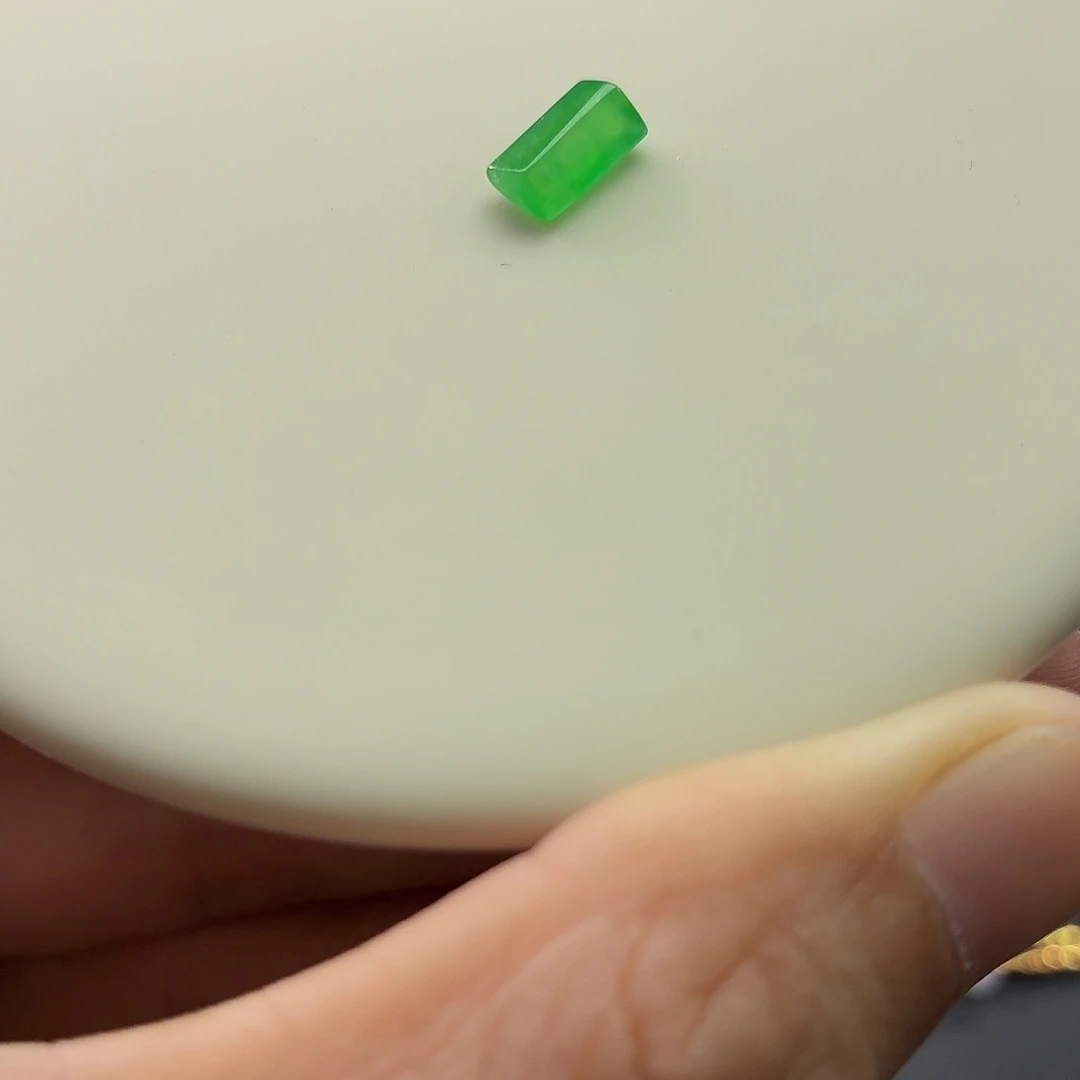 翡翠未镶嵌颈饰绿随型