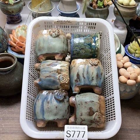 紫砂花盆777微瑕品口径5厘米左右有粘板