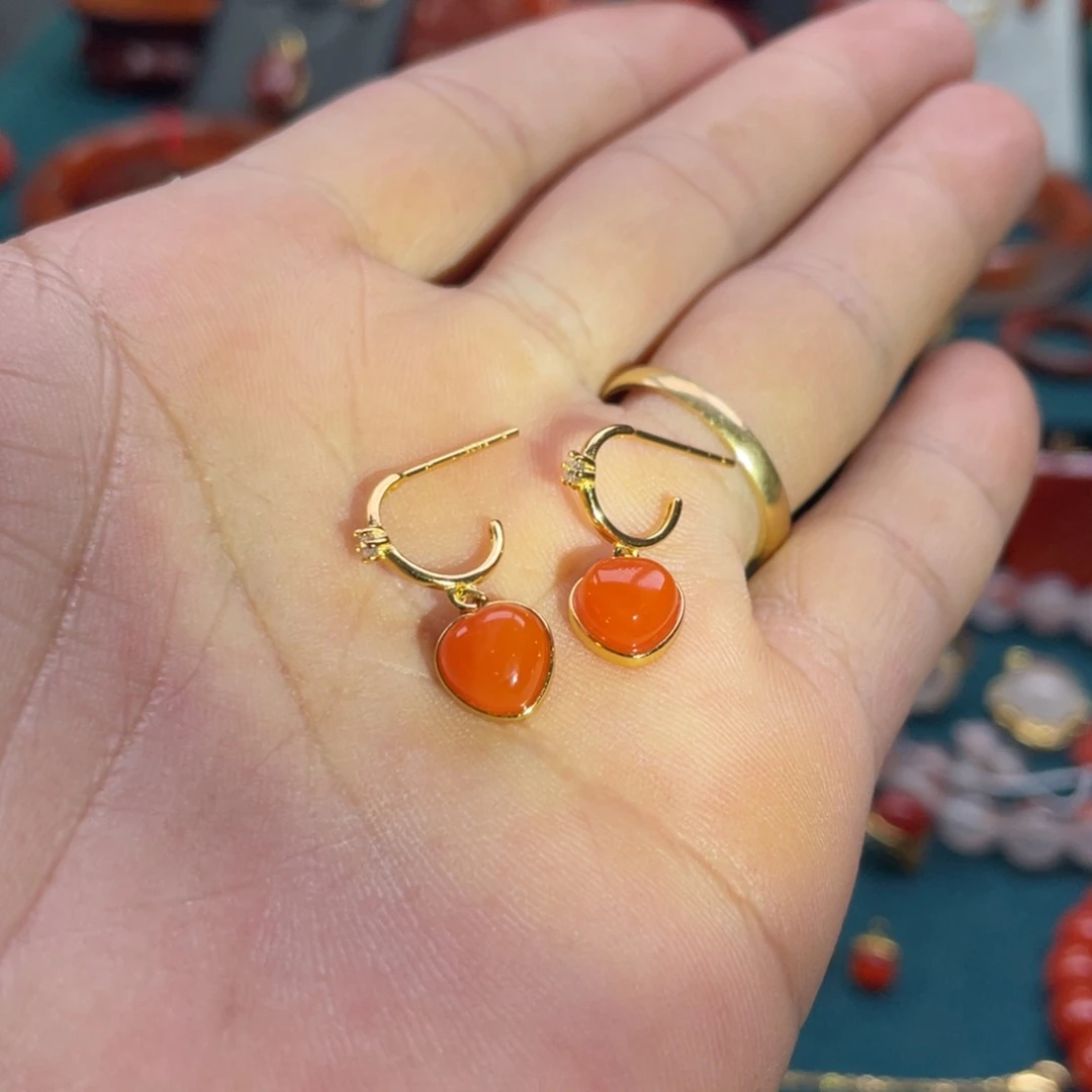 南红玛瑙银S925镶嵌南红爱心耳钉