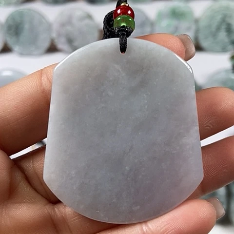 翡翠颈饰未镶嵌无事牌