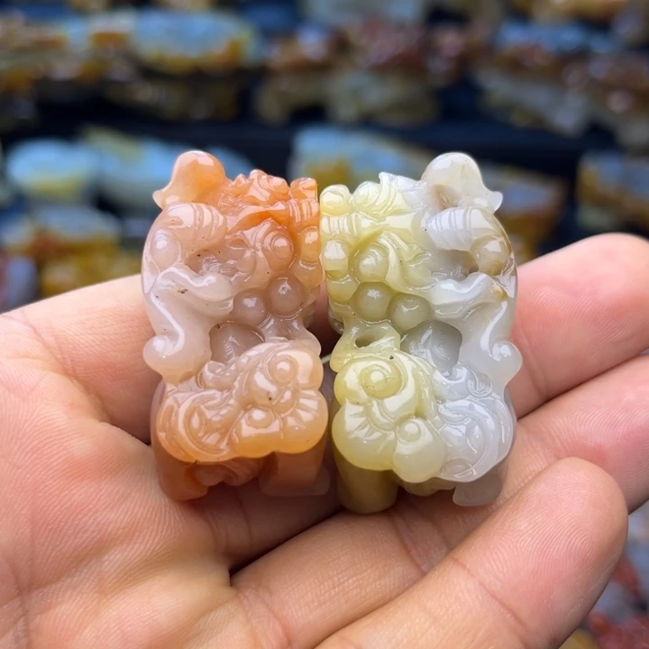 石英质玉（黄龙玉）未镶嵌颈饰